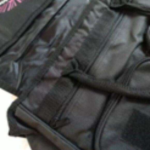 Tupperware branded travel bag - Picture 2 of 4
